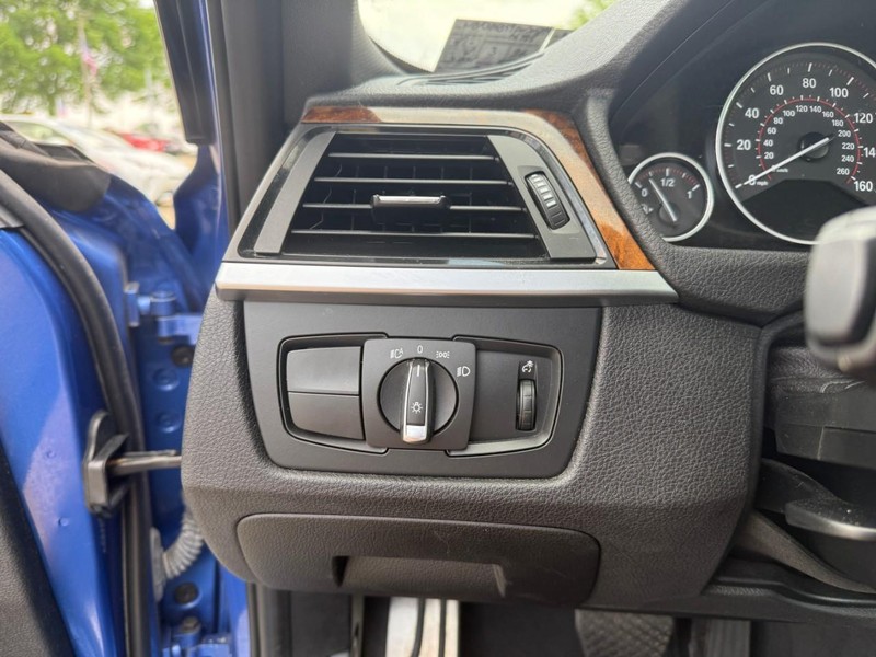 BMW 3 Series Vehicle Image 18