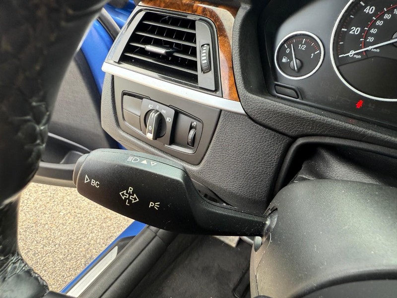 BMW 3 Series Vehicle Image 21