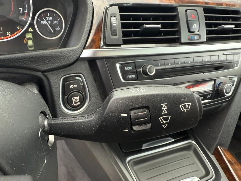 BMW 3 Series Vehicle Image 22