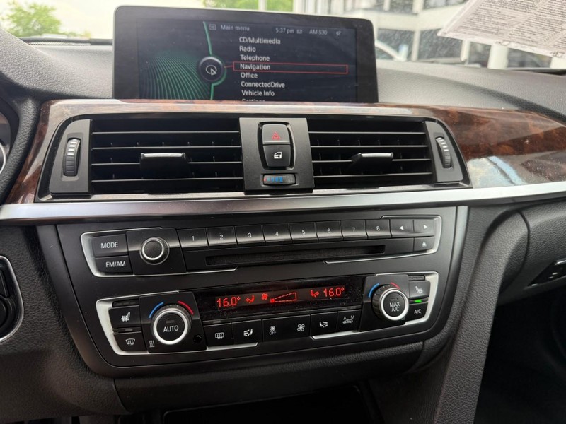 BMW 3 Series Vehicle Image 25