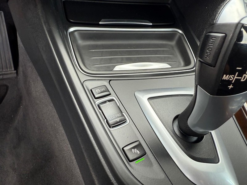 BMW 3 Series Vehicle Image 27