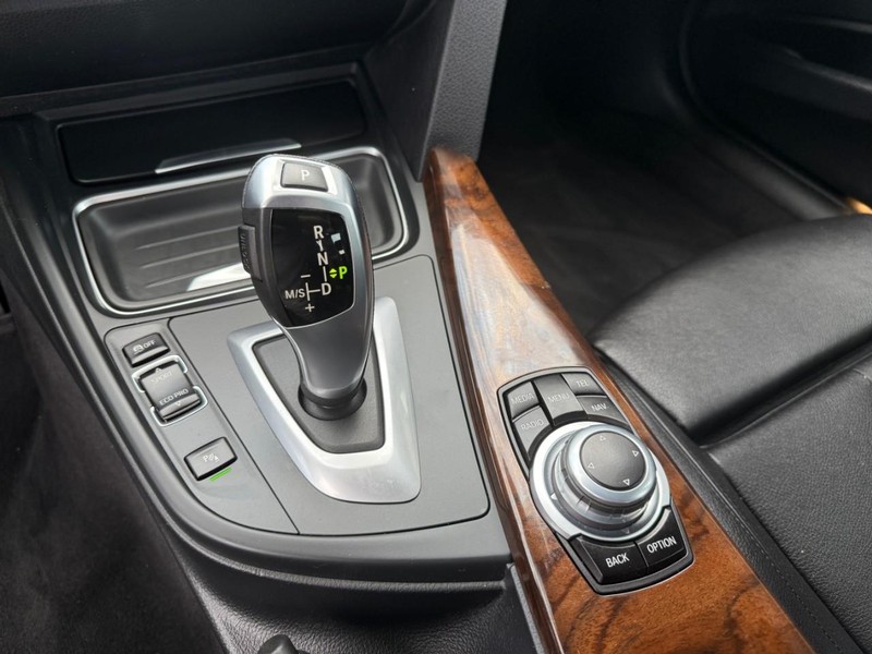 BMW 3 Series Vehicle Image 28