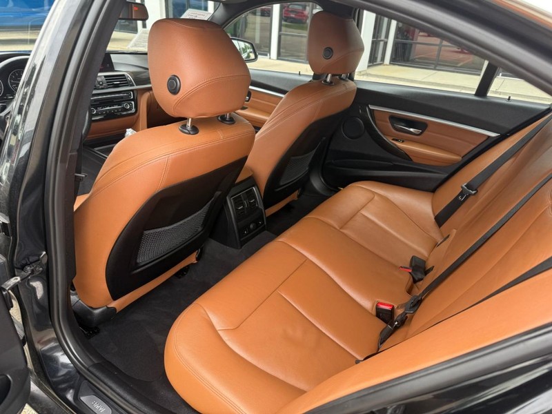 BMW 3 Series Vehicle Image 12