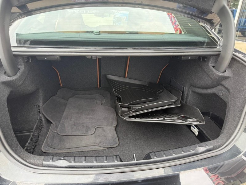 BMW 3 Series Vehicle Image 14