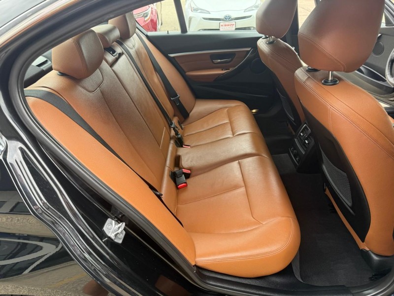 BMW 3 Series Vehicle Image 15