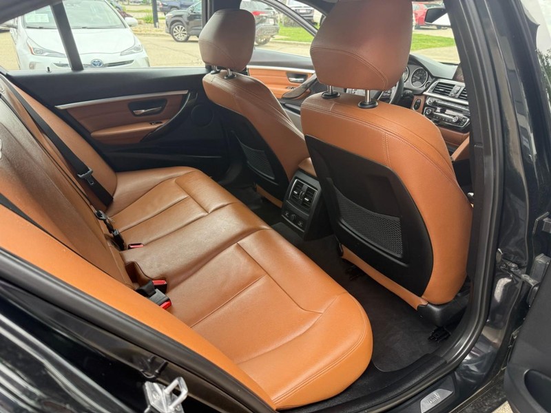 BMW 3 Series Vehicle Image 16