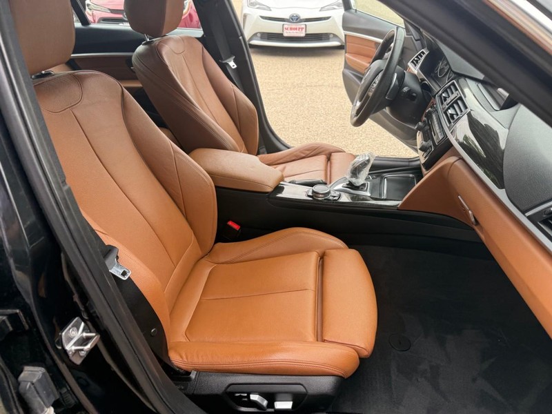 BMW 3 Series Vehicle Image 17