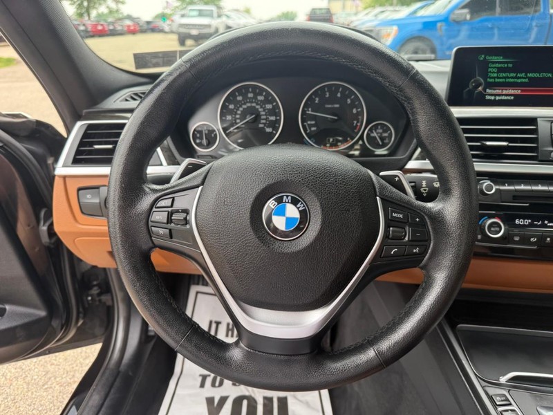BMW 3 Series Vehicle Image 20