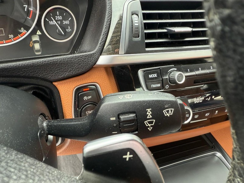 BMW 3 Series Vehicle Image 23