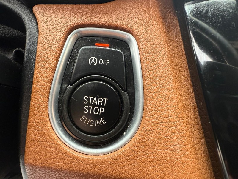 BMW 3 Series Vehicle Image 24