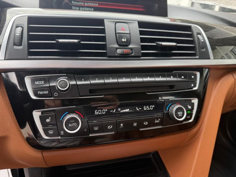 BMW 3 Series Vehicle Image 26