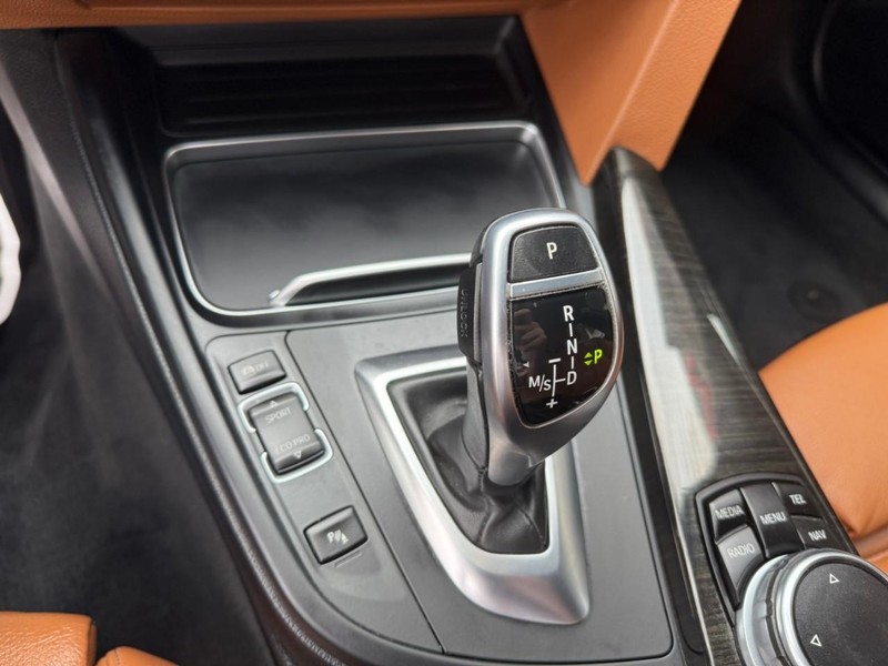 BMW 3 Series Vehicle Image 27