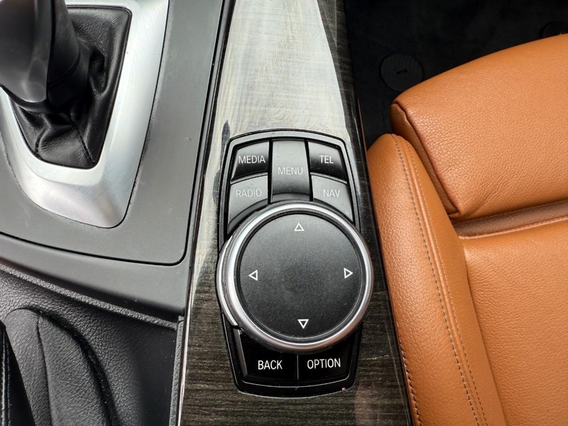 BMW 3 Series Vehicle Image 28
