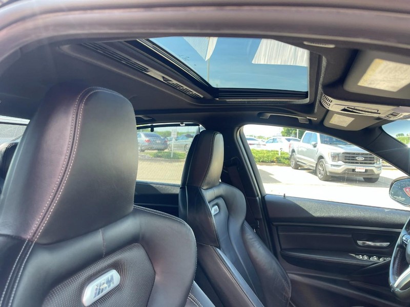 BMW M3 Vehicle Image 10