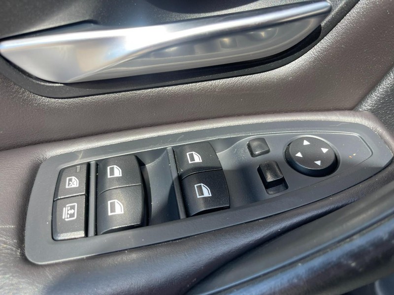 BMW M3 Vehicle Image 23