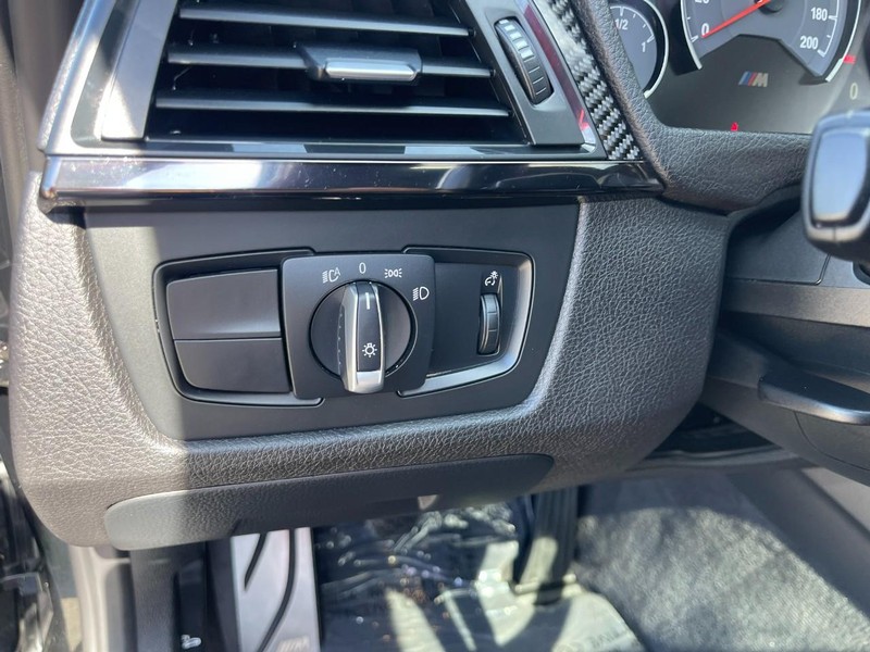 BMW M3 Vehicle Image 25