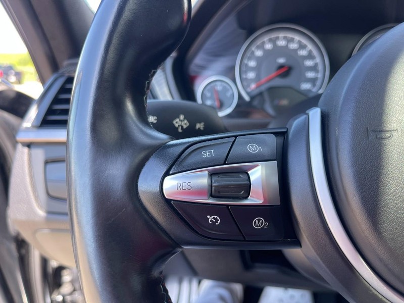 BMW M3 Vehicle Image 31