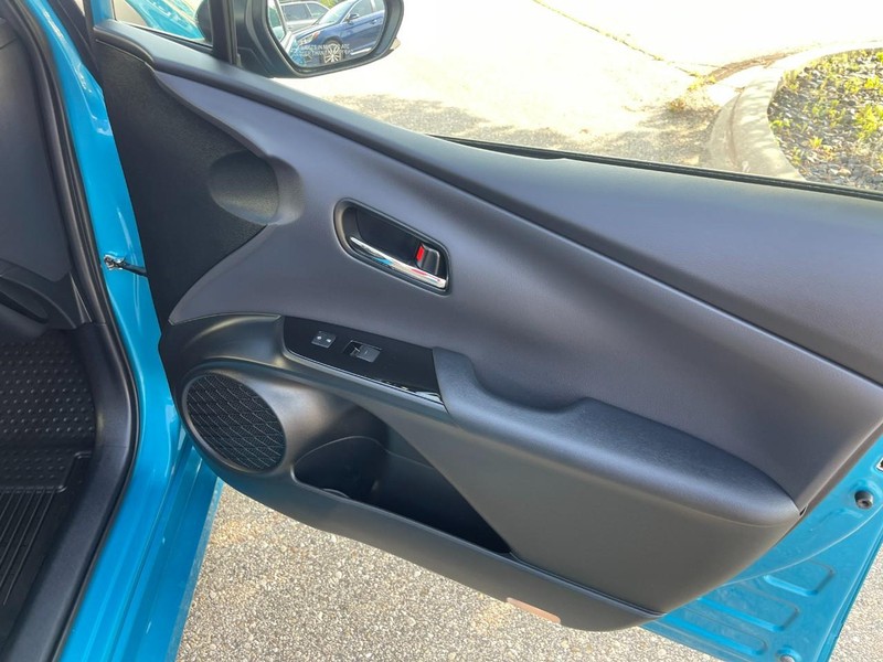 Toyota Prius Prime Vehicle Image 09