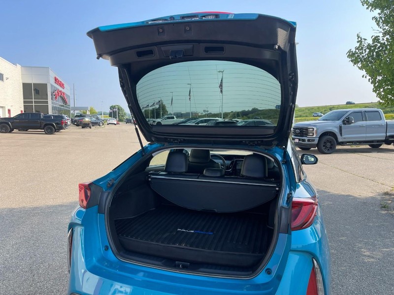Toyota Prius Prime Vehicle Image 13