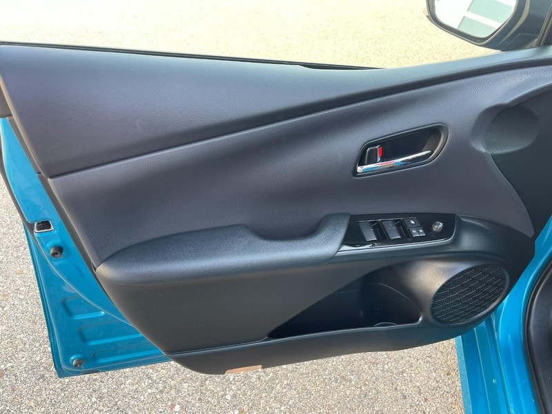 Toyota Prius Prime Vehicle Image 18