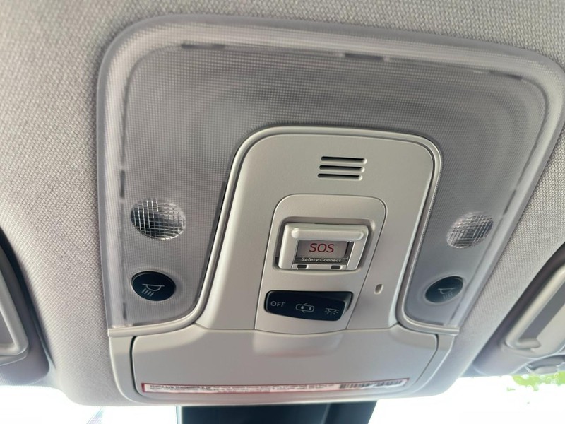 Toyota Prius Prime Vehicle Image 30