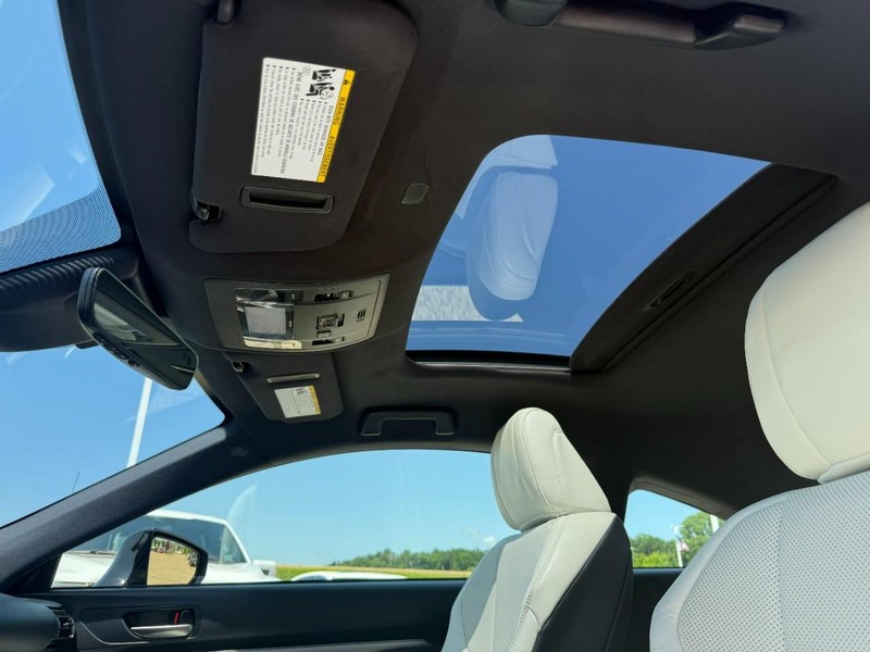 Lexus RC Vehicle Image 22