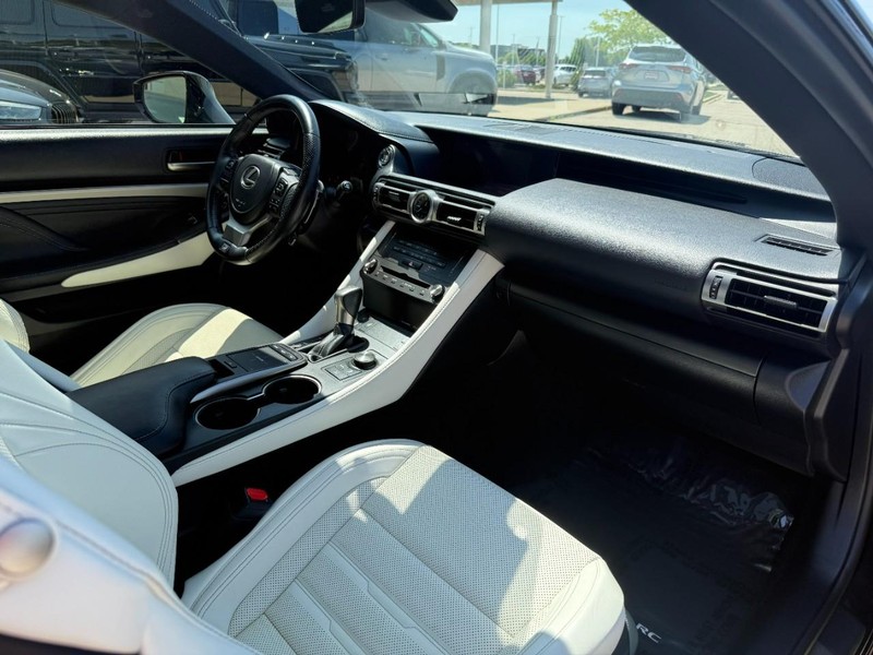 Lexus RC Vehicle Image 25