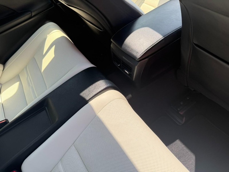 Lexus RC Vehicle Image 30