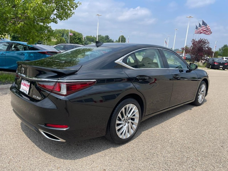 Lexus ES Vehicle Image 03