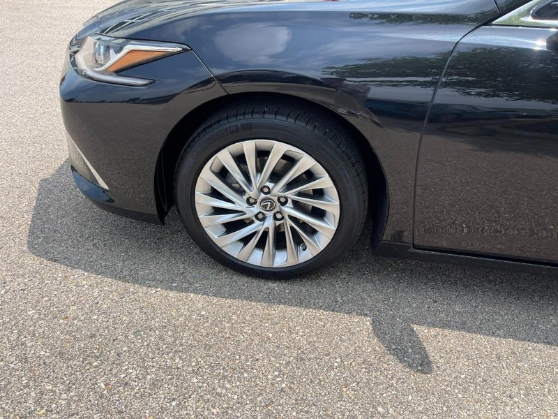 Lexus ES Vehicle Image 06
