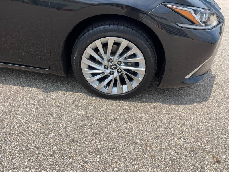 Lexus ES Vehicle Image 07