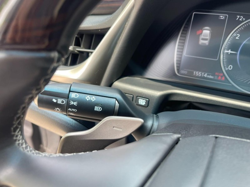 Lexus ES Vehicle Image 31