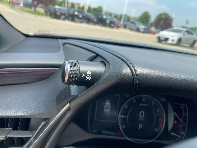 Lexus ES Vehicle Image 33