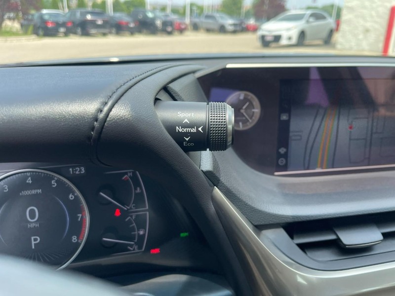 Lexus ES Vehicle Image 34