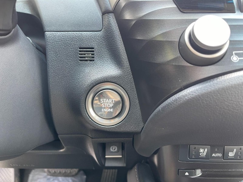 Lexus ES Vehicle Image 35