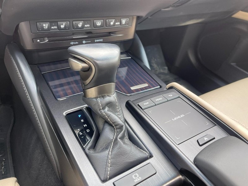 Lexus ES Vehicle Image 36