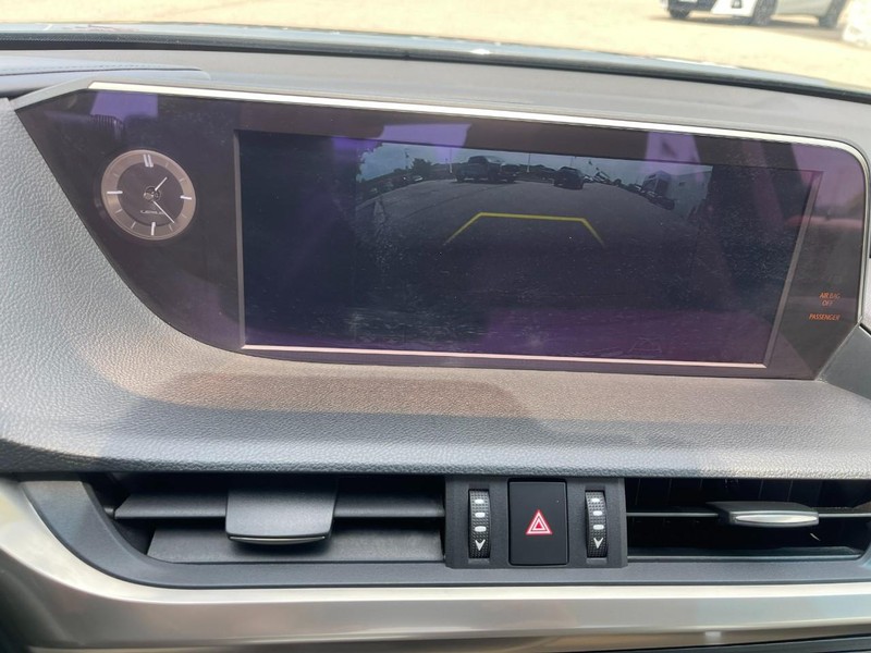 Lexus ES Vehicle Image 39