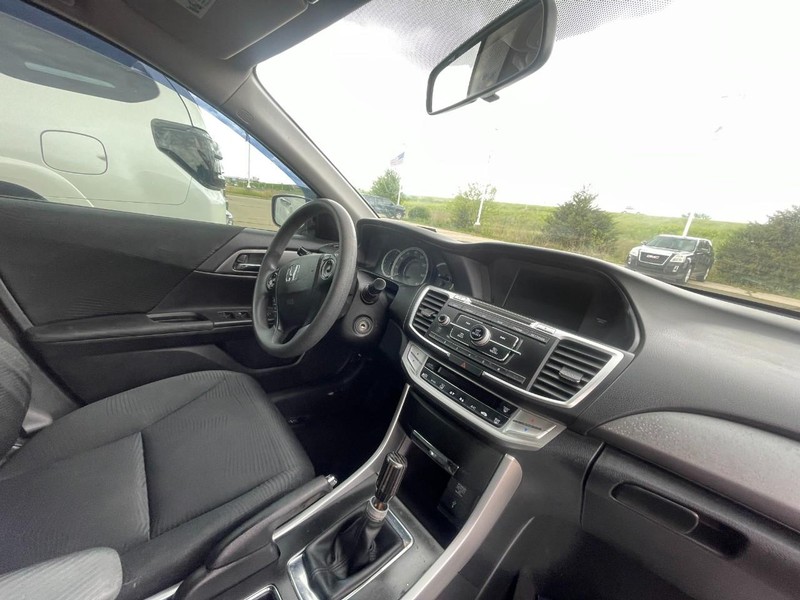 Honda Accord Sedan Vehicle Image 05