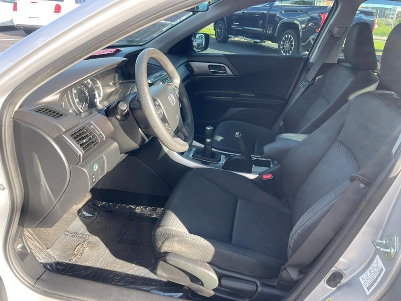 Honda Accord Sedan Vehicle Image 12