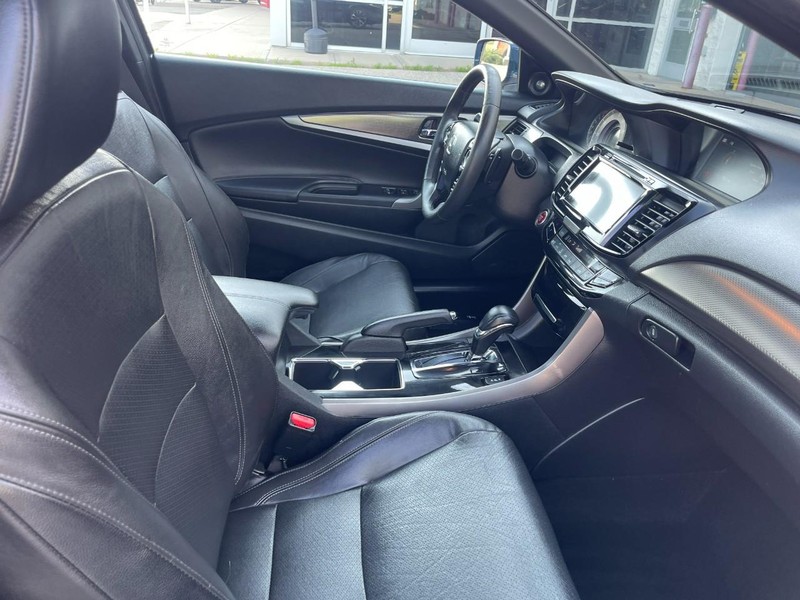 Honda Accord Coupe Vehicle Image 11