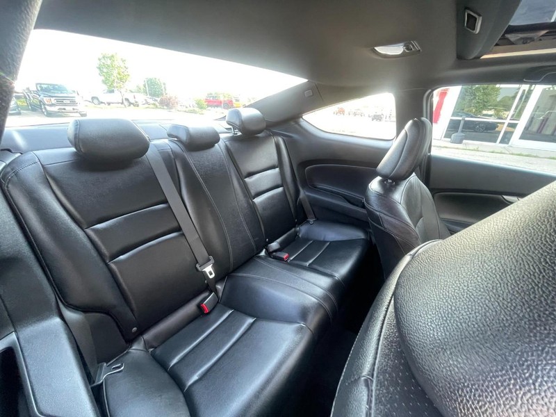 Honda Accord Coupe Vehicle Image 12
