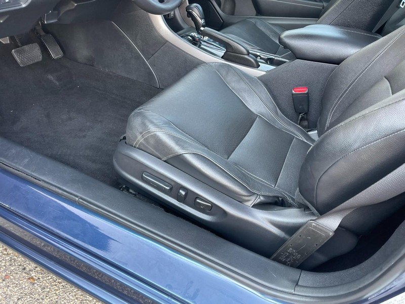 Honda Accord Coupe Vehicle Image 17