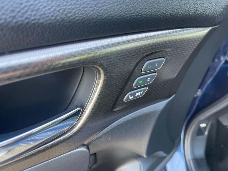 Honda Accord Coupe Vehicle Image 19