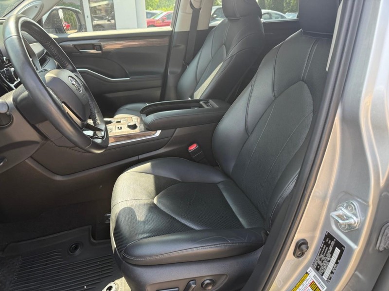 Toyota Highlander Vehicle Image 09
