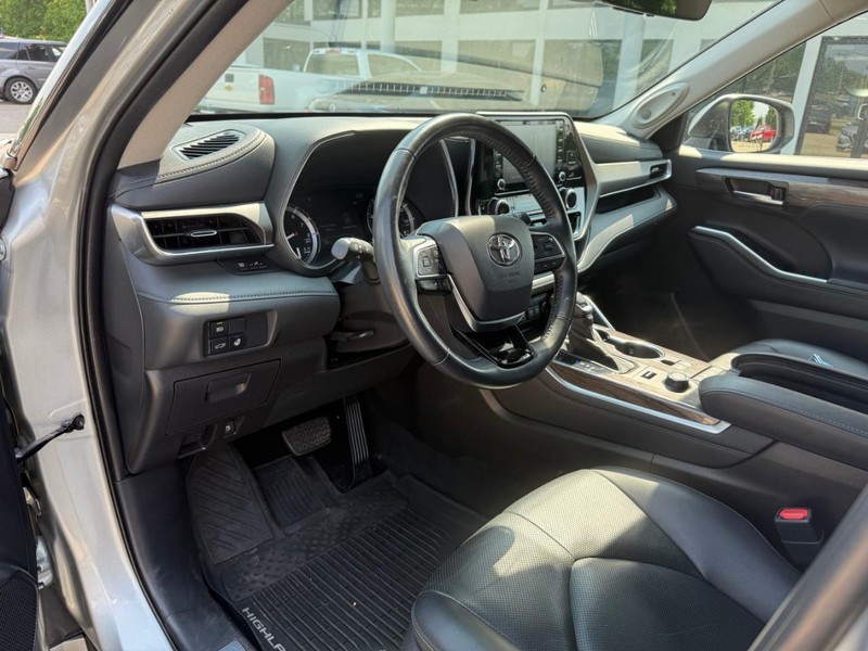 Toyota Highlander Vehicle Image 10