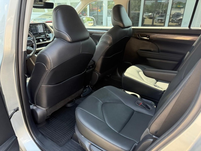 Toyota Highlander Vehicle Image 12