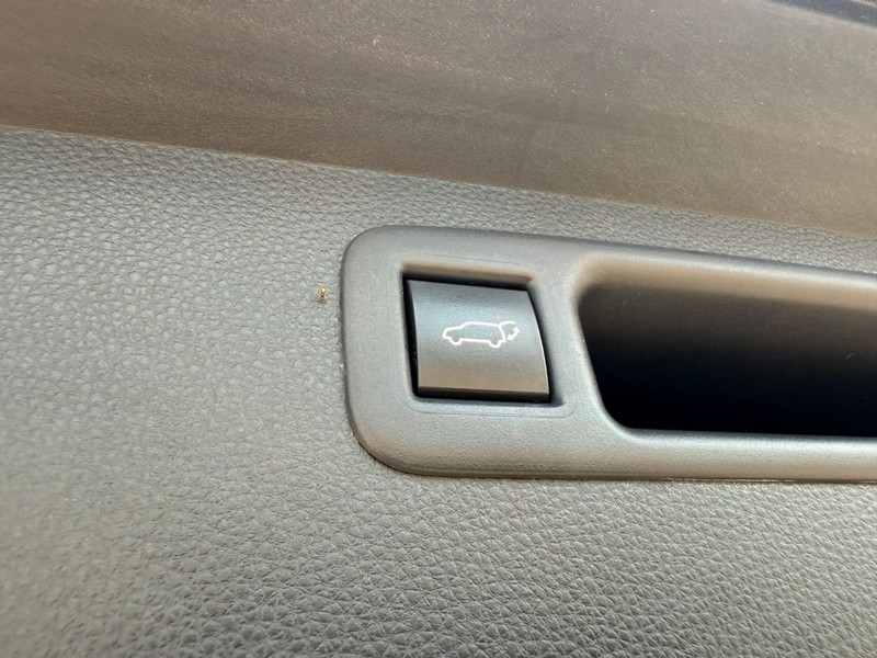 Toyota Highlander Vehicle Image 16