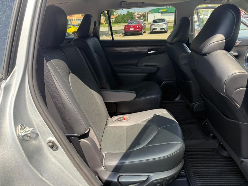 Toyota Highlander Vehicle Image 17