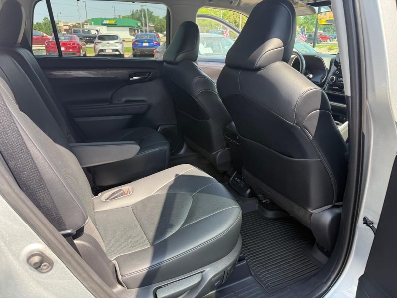 Toyota Highlander Vehicle Image 18