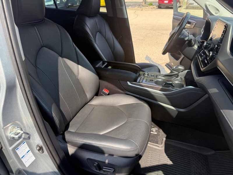 Toyota Highlander Vehicle Image 19